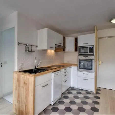 A 15 Min De La Plage, Piscine, Joli T2 Renove Apartment Frejus
