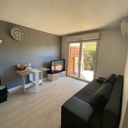 A 15 Min De La Plage, Piscine, Joli T2 Renove *